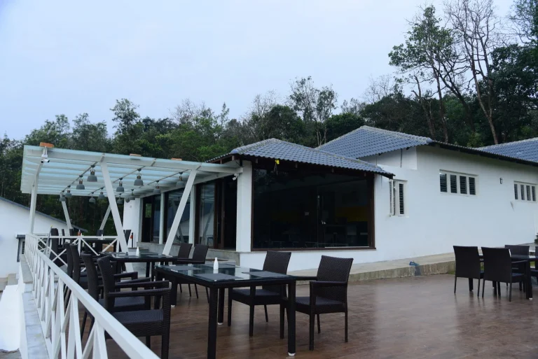 dinning wooden deck 1 1536x1025.jpg 768x513