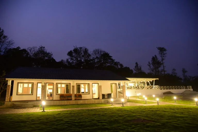 walkway 4 1536x1025.jpg 768x513