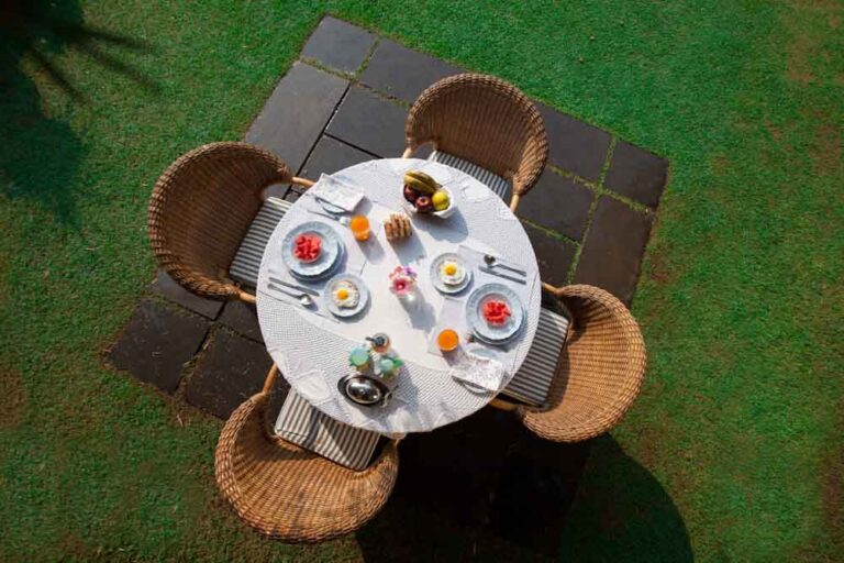 A perfect set up for a family dining colonial stay coorg 768x512