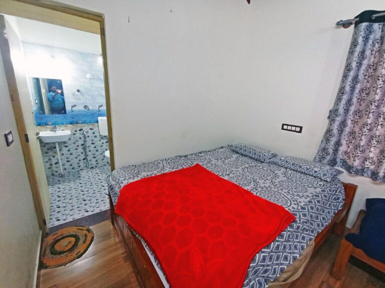 Couple room charmadi charm homestays karnataka 768x576