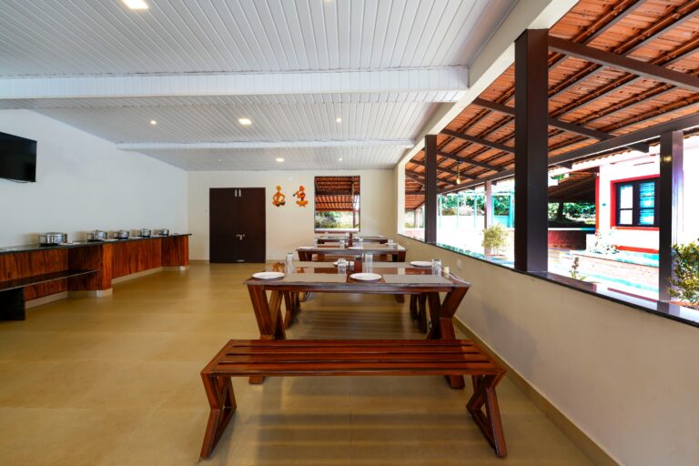 Dining spacious for families and groups Kaadu medu retreat 768x512