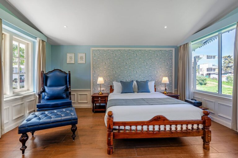 Garden facing room ooty Homestays Karnataka 768x512