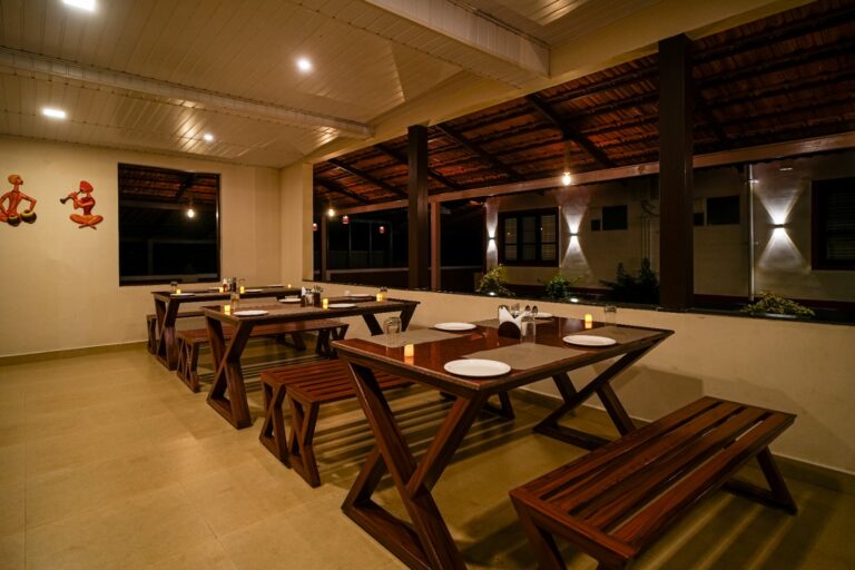 spacious dining spaces kaadu medu retreat 768x512
