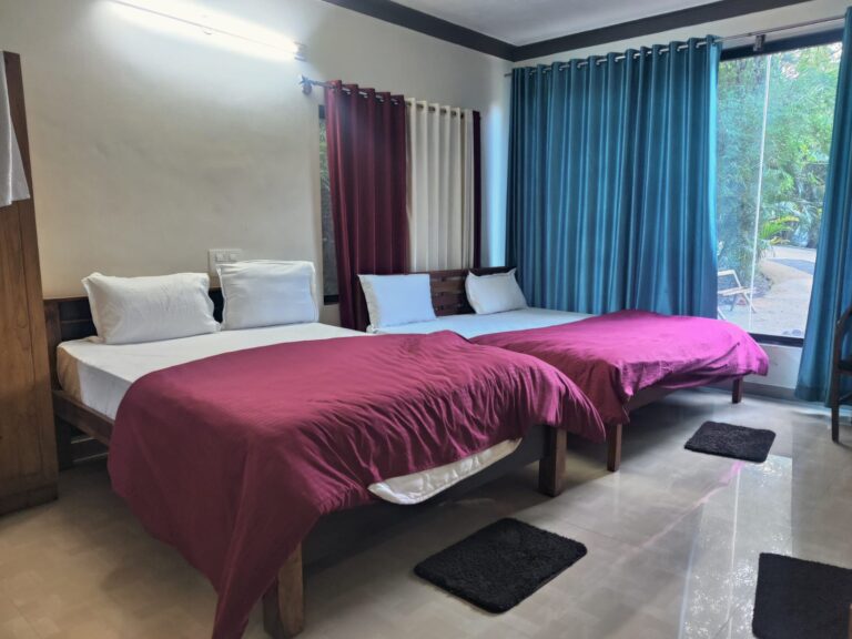 Glass cottage family room Golden Sparrow sakleshpur 768x576