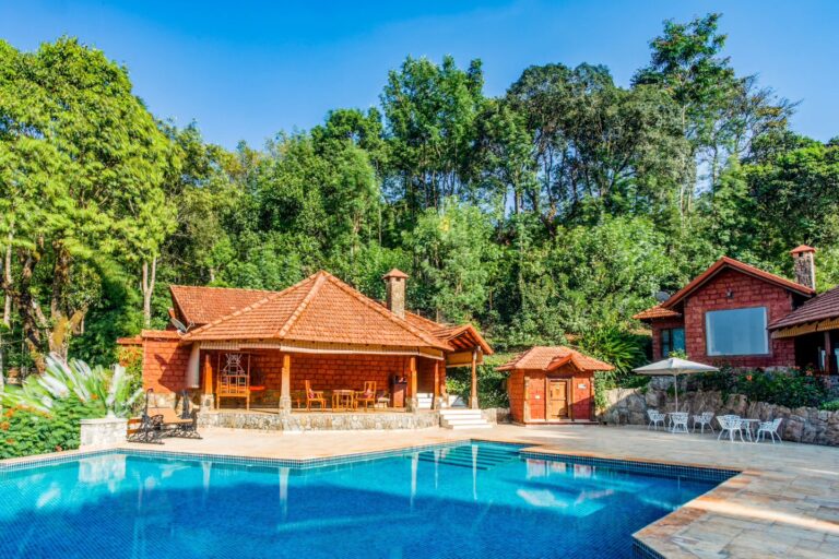 Infinity pool to chill out Villa urvin Khan resort 768x512