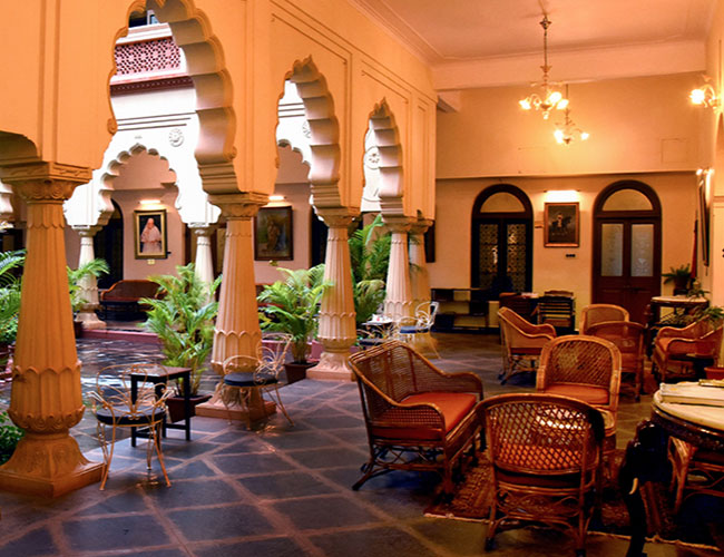 Lounge Shiv Vilas Palace.jpg 2