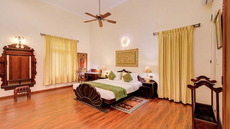 Maharani Room Shiva Vilas Palace by Homestays Karnataka Hampi 768x432
