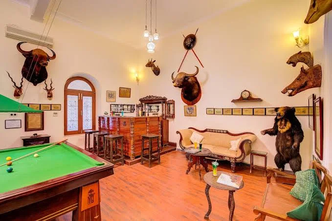 Min Bar counter Shiv Vilas