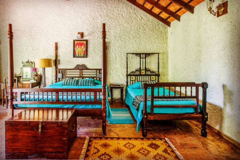 Spacious Heritage rooms Villa Urvin Khan by Homestays Karnataka 768x512