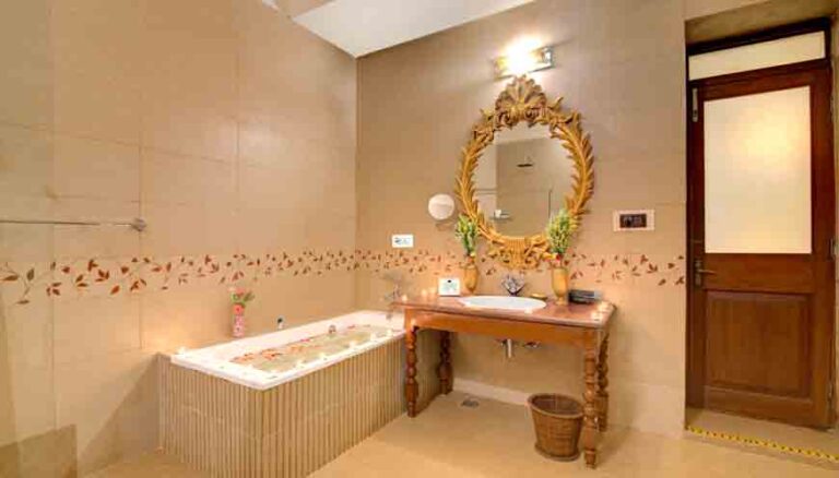 maharani bathroom Shiv Vilas palace 768x438