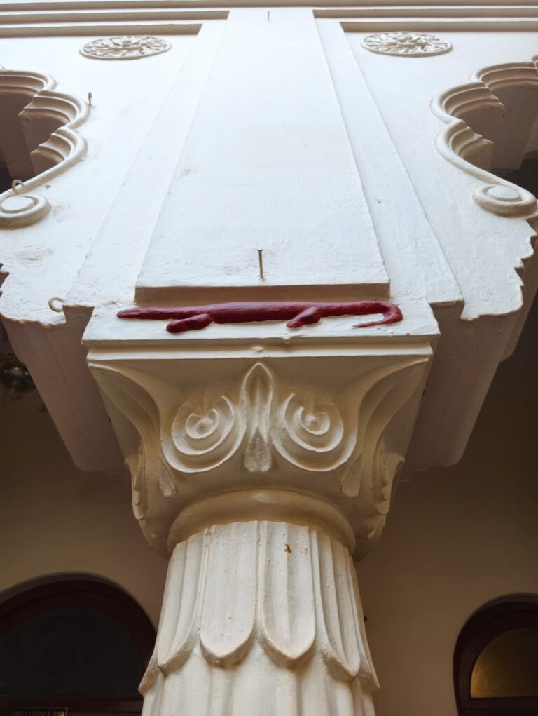 Ghorpad on the pillars of palace 768x1021