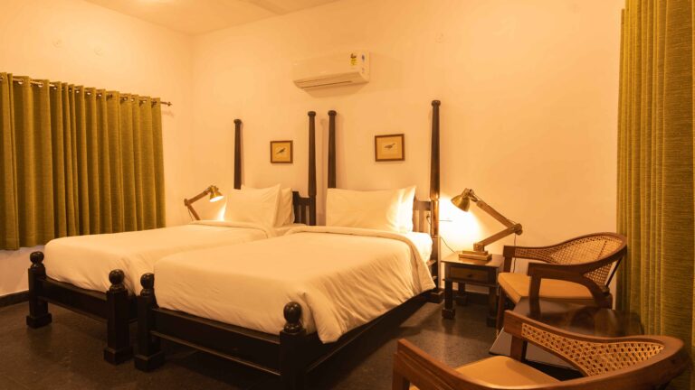 Twin cot cottage Waterfront 768x432